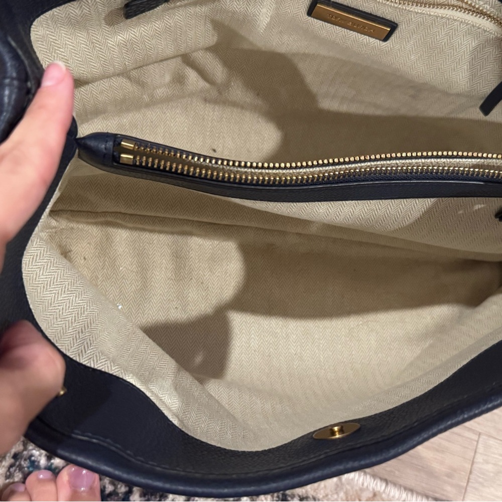 Tory Burch Navy Pebbled Leather Chain-Handle Shoulder Bag with Gold Hardware - Picture 5 of 9